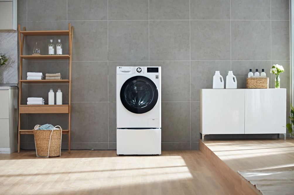 Các phụ kiện máy giặt cần thiết bao gồm dây nguồn, dây cấp nước, ống xả, bảng mạch, IC nguồn, phao cảm biến, bơm xả, hộp số, dây curoa, tụ mô tơ, lồng máy giặt, mâm giặt, cánh cửa, công tắc cửa, và ty treo lồng.